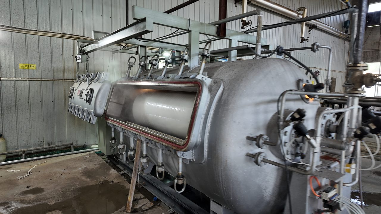 Stainless dyeing & shaping vessels