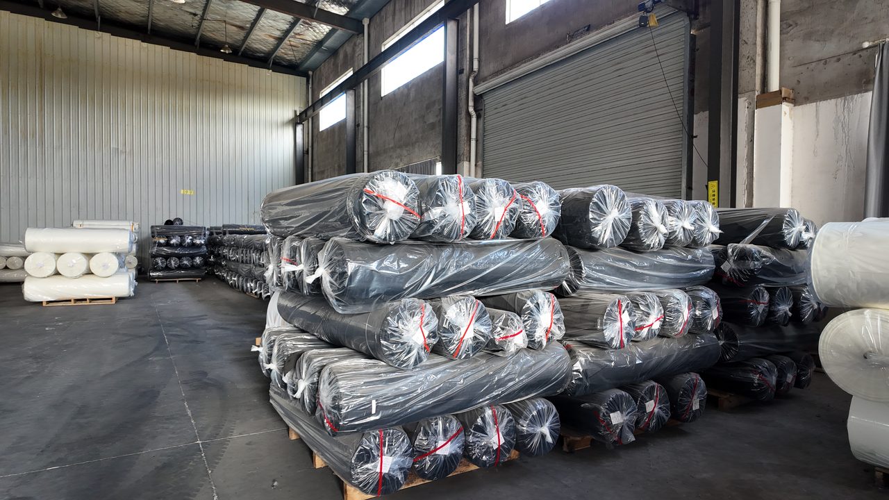 Base cloth rolls in the Anhui Yijiayi workshop
